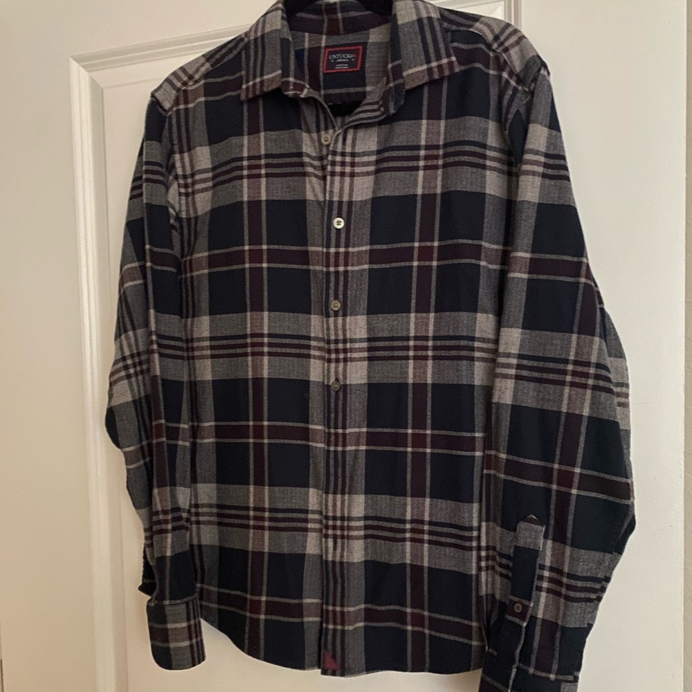 UNTUCKit Navy and Gray Plaid Shirt flannel performance. Size Med men’s.